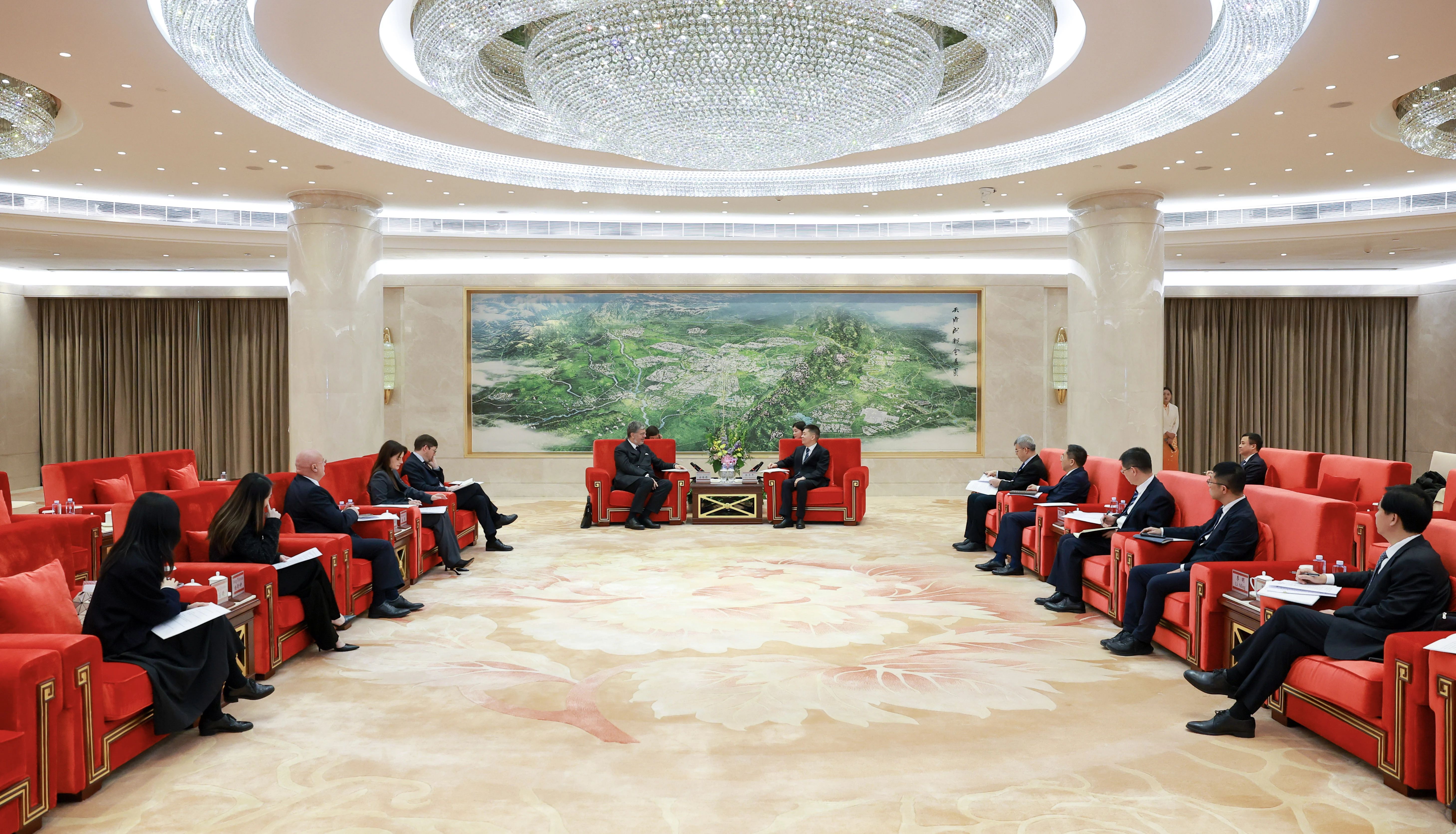 市长陈书平会见意大利驻华大使安博思一行