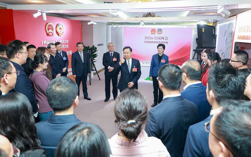 王晓晖施小琳看望慰问四川代表团驻地媒体记者「相关图片」