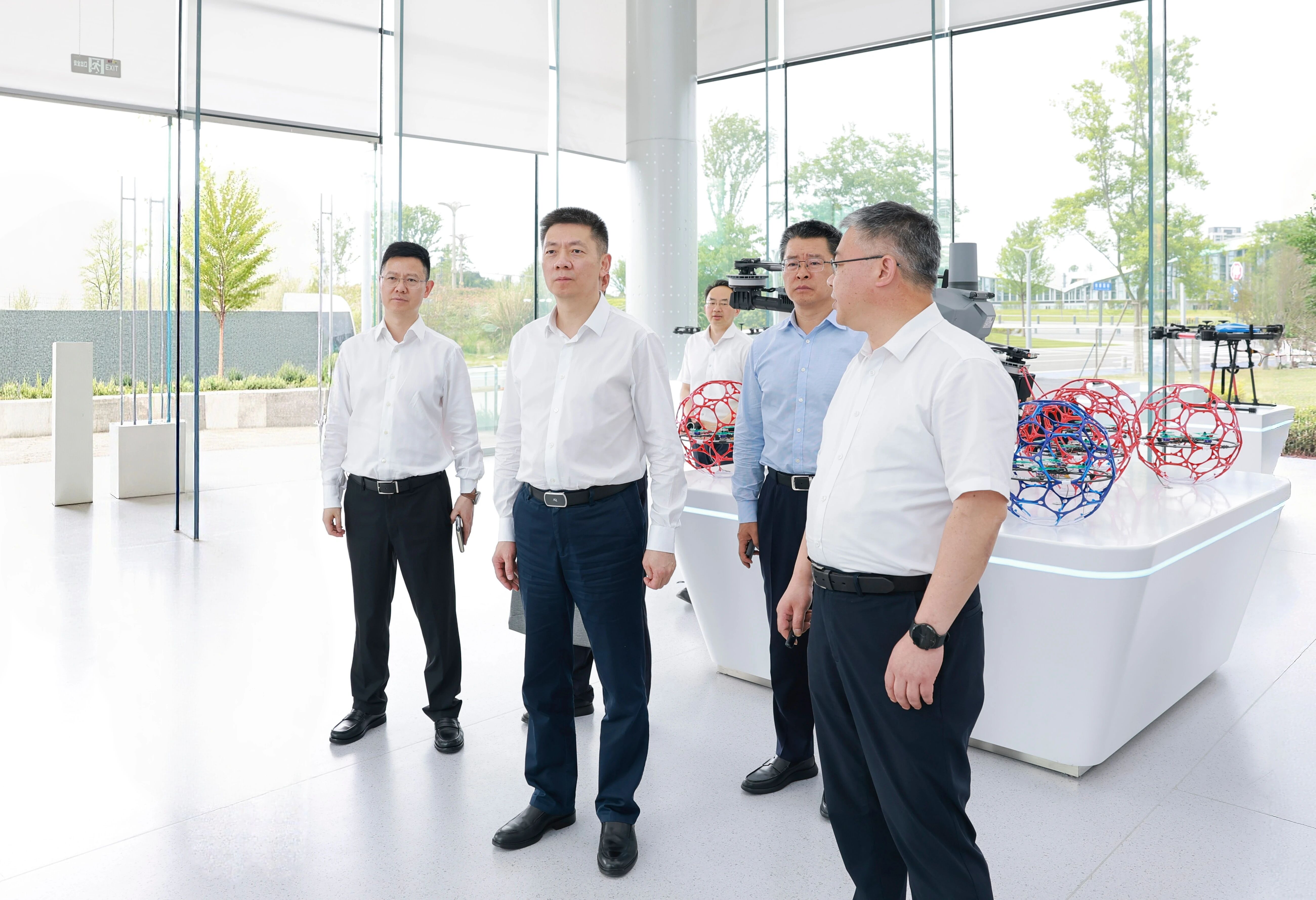 陈书平调研低空经济产业链：加速拓展多元应用场景，全力打造西部低空经济中心