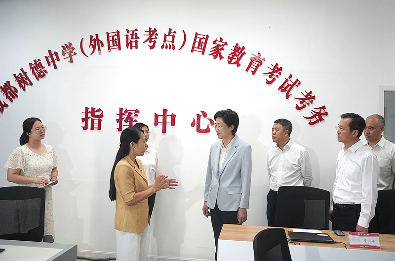 施小琳在检查高考准备工作时强调
精心细致做好组织服务保障
全力确保高考安全平稳有序进行「相关图片」