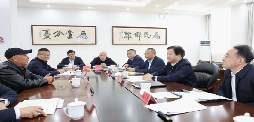 省委常委曹立军到市群众接待中心接待来访群众