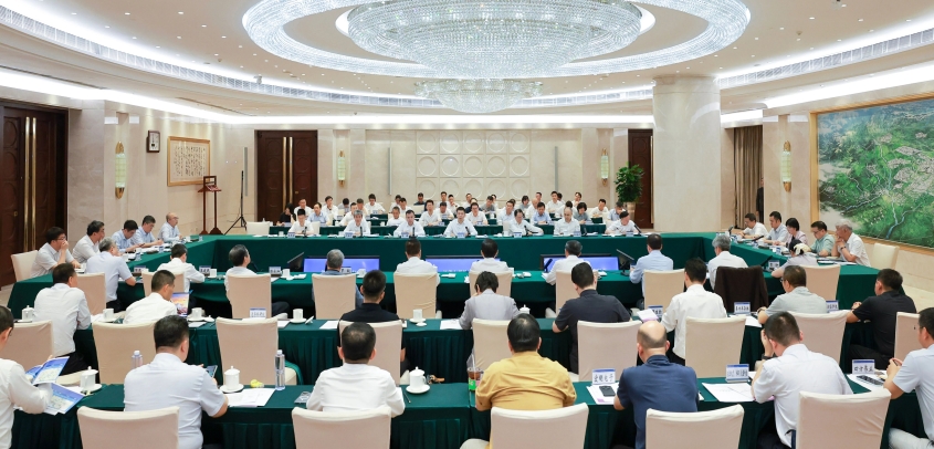 成都市长陈书平出席清华大学院士专家赋能成都产业建圈强链圆桌会