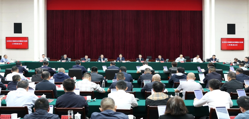 市委书记曹立军主持召开民生信访治理推进会并接访群众