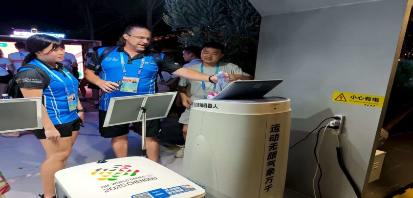 “成都造”机器人天团集结 “花式”护航世运会赛场内外