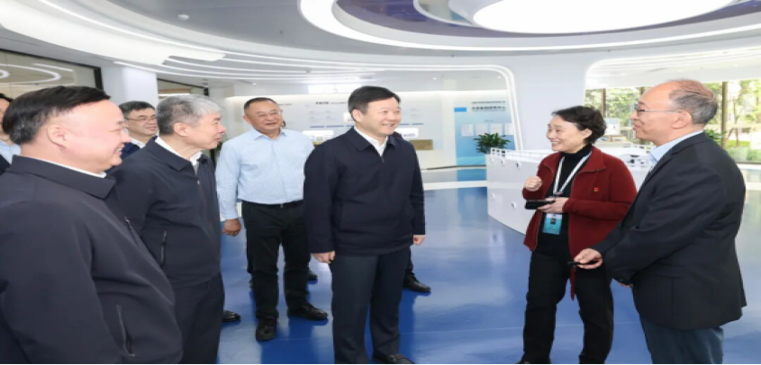 成都市抓项目促投资现场推进会议召开