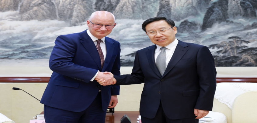 省委书记王晓晖会见英国驻华大使魏磊